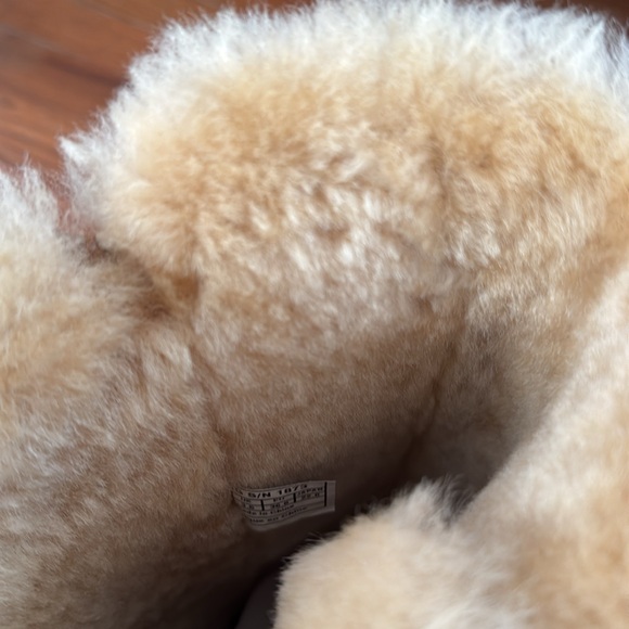 UGG Boots - Bailey Classic Tall 3-Buttons - Picture 3 of 3